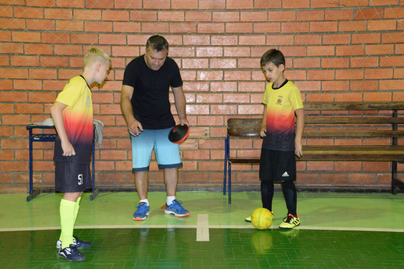 Escolinha de Futsal Jogando Para o Futuro retornou às atividades